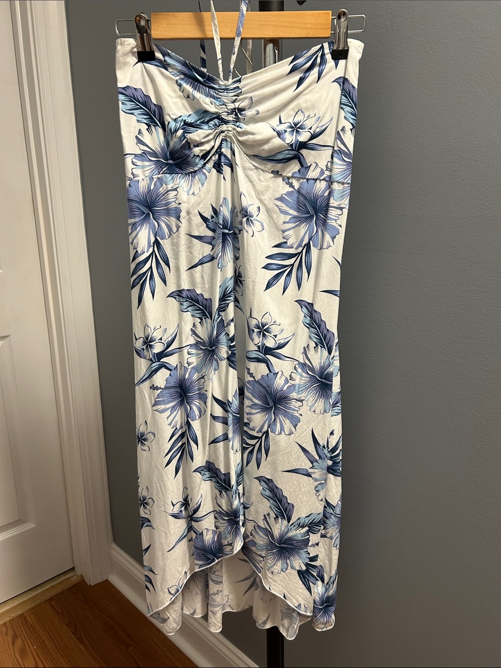 White & Blue Floral summer beach vacation dress, small